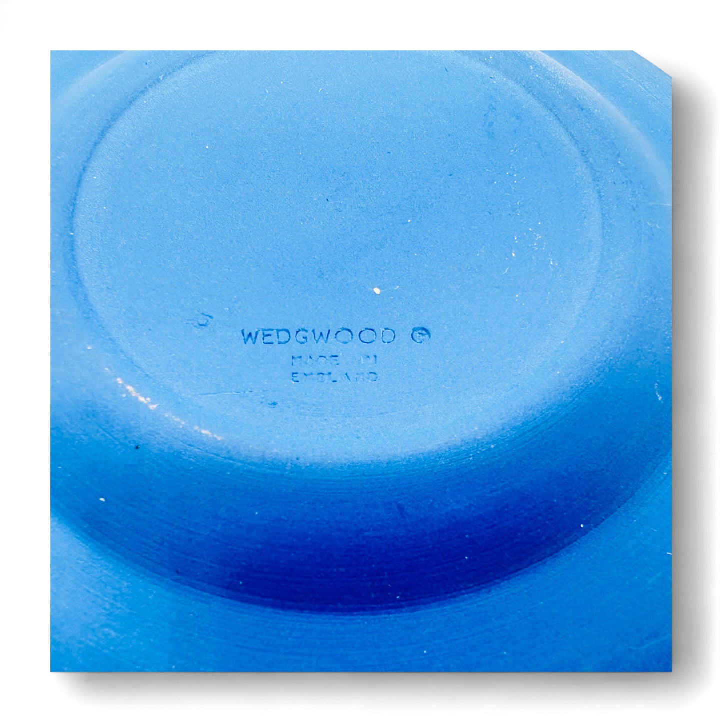 Vintage Blue Wedgwood Jasperware Queen Elizabeth II Commemorative Silver Jubilee Candy Dish In Blue and White, Circa 1977s