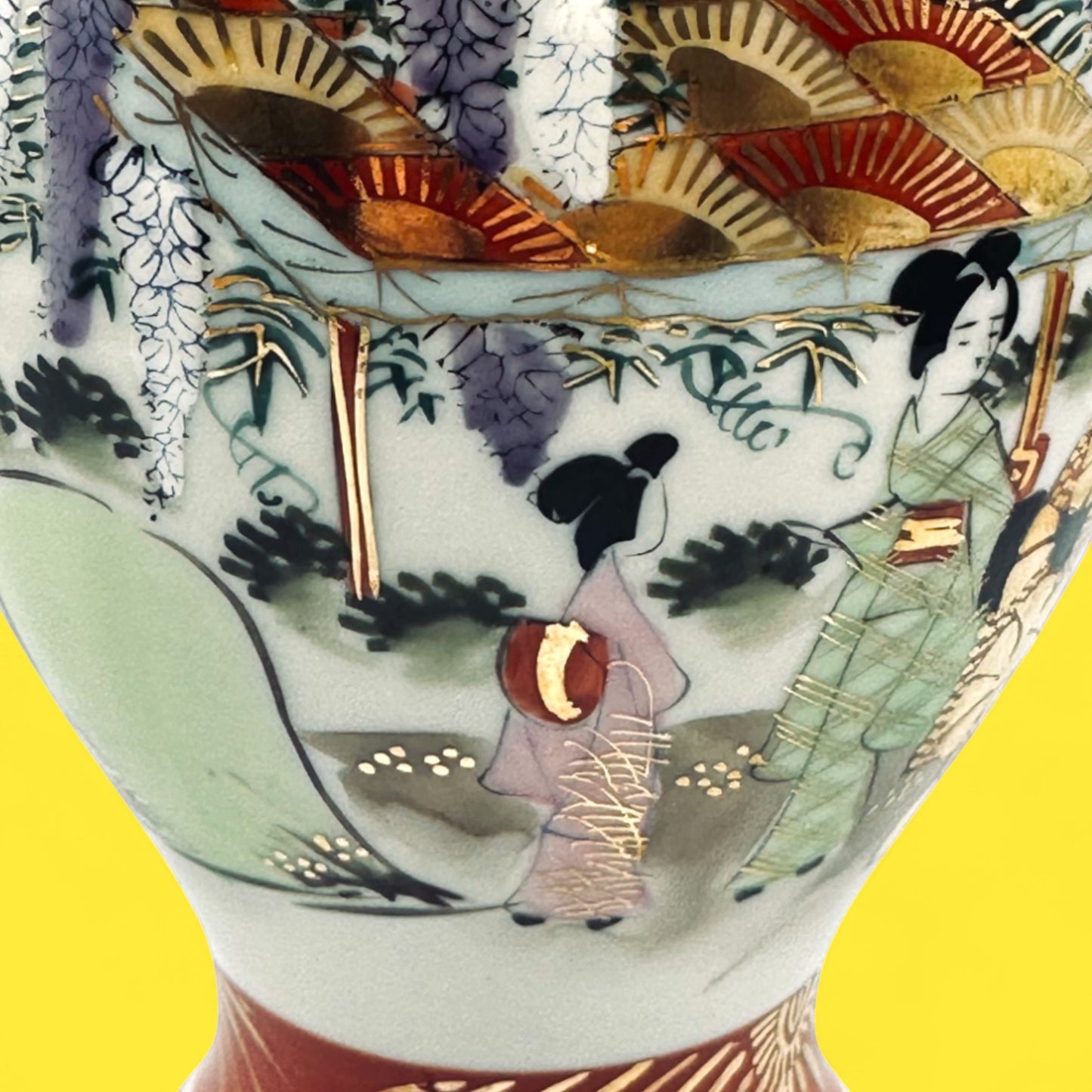 Meiji Period hand-painted Kutani vase with foo dog handles 25 cm tall