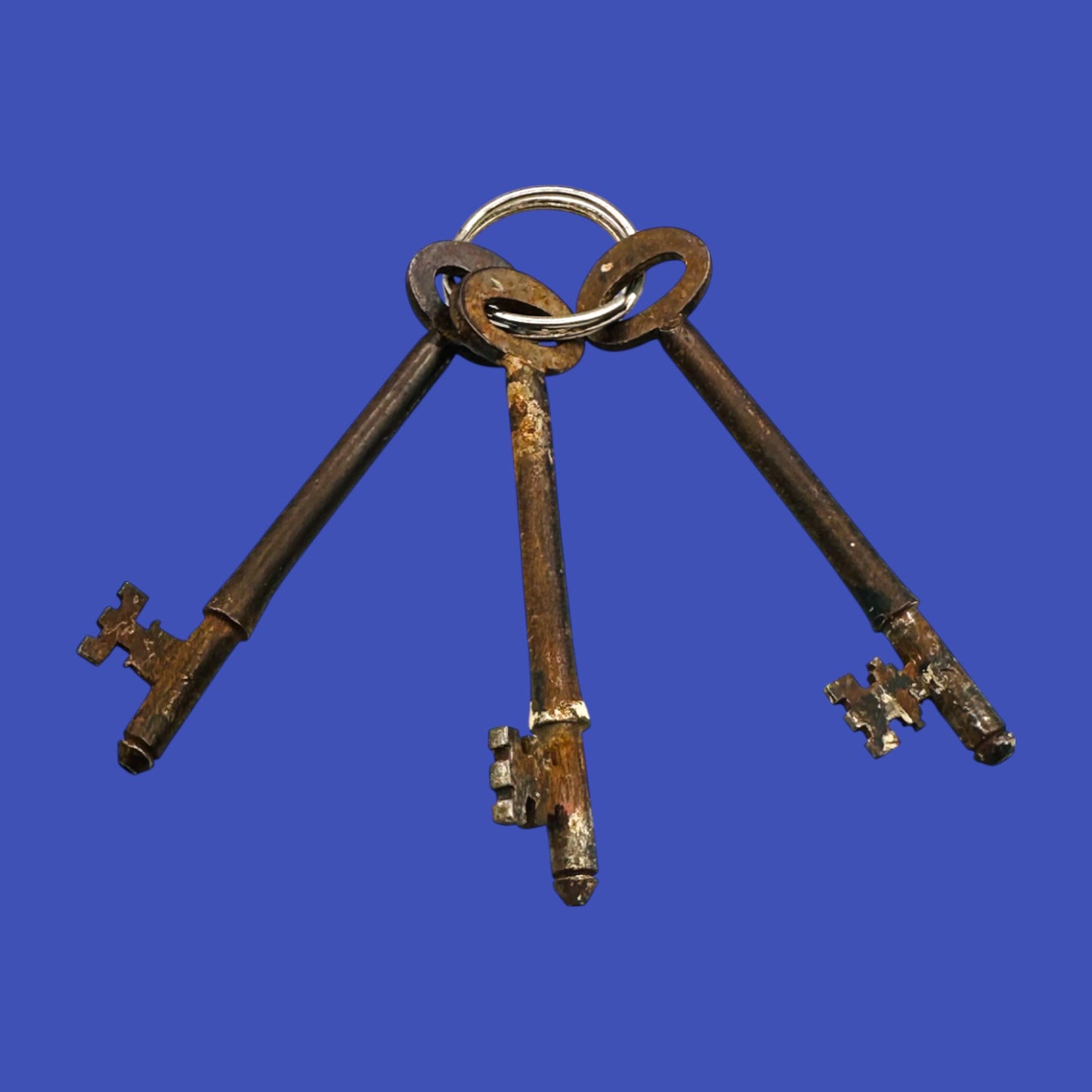Antique Skeleton Key Ring With Three Keys – 1800s Oddity