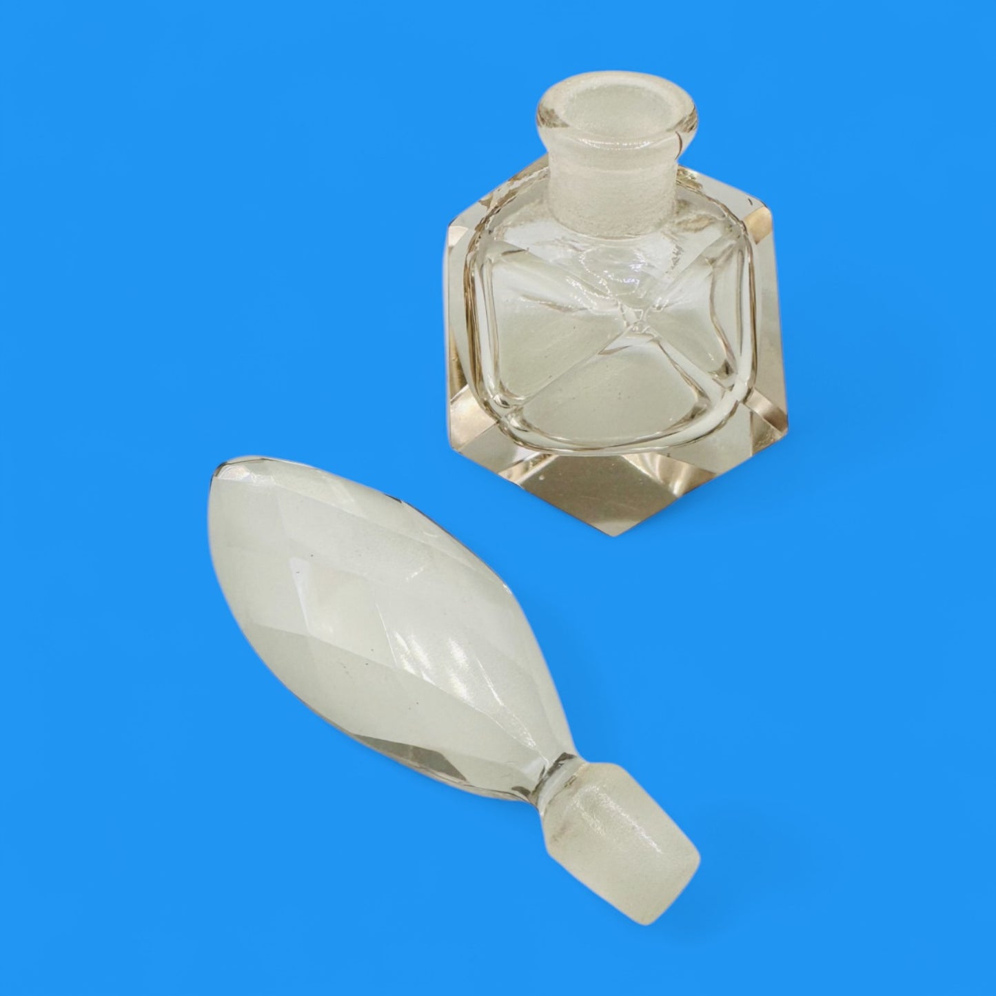 Vintage Crystal Perfume Bottle – Art Deco Faceted Glass with Stopper