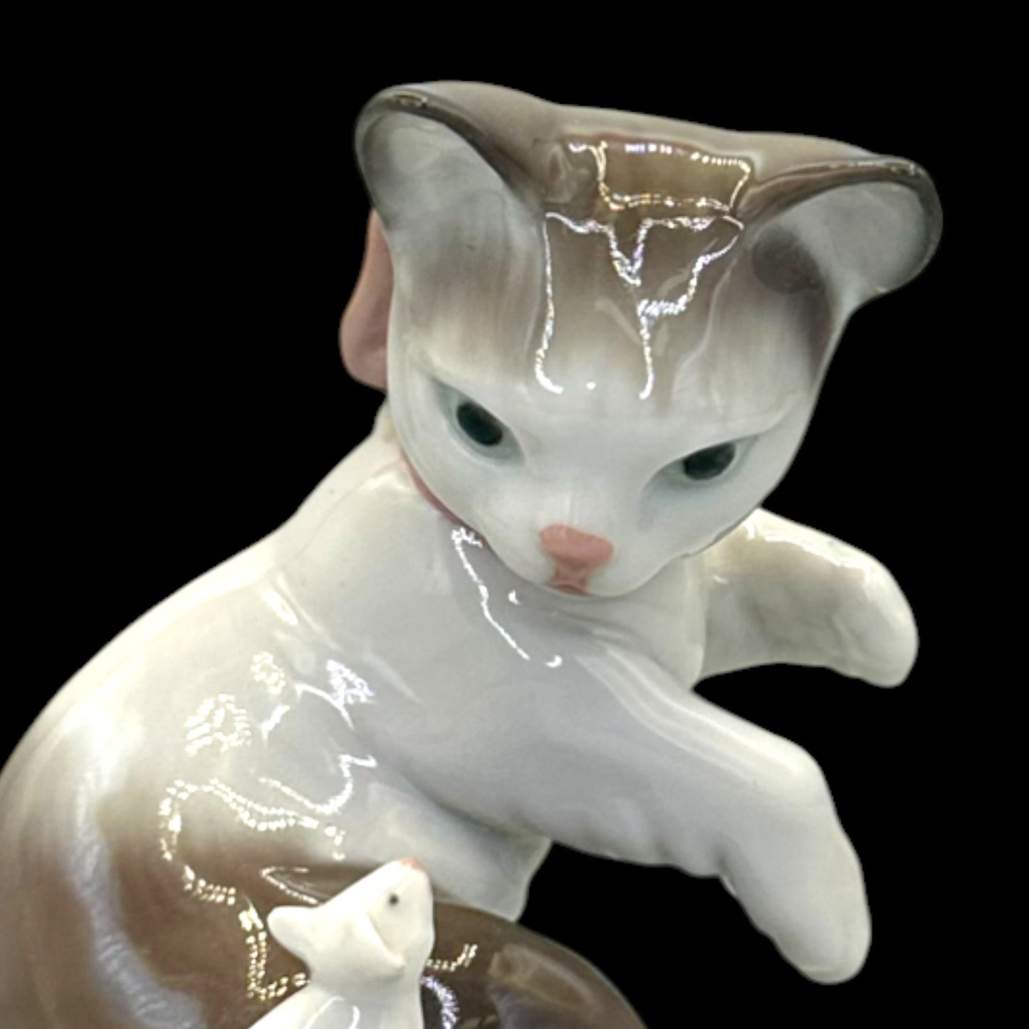 Lladro "Cat and Mouse" Porcelain Figurine – Model 5236, Vintage 1980s