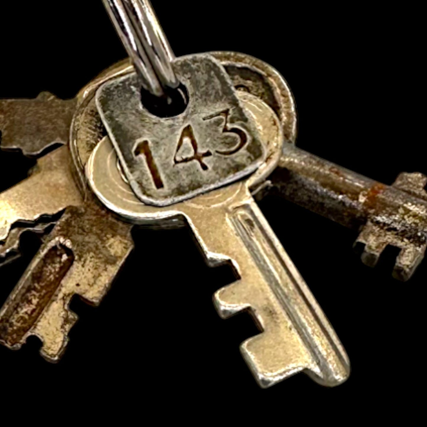 Vintage Keys on a Ring #143 Tag