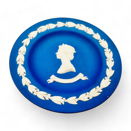 Vintage Blue Wedgwood Jasperware Queen Elizabeth II Commemorative Silver Jubilee Candy Dish In Blue and White, Circa 1977s