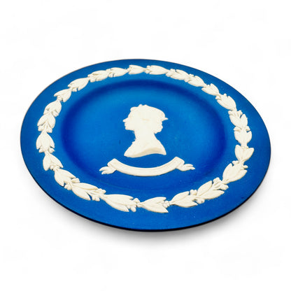 Vintage Blue Wedgwood Jasperware Queen Elizabeth II Commemorative Silver Jubilee Candy Dish In Blue and White, Circa 1977s