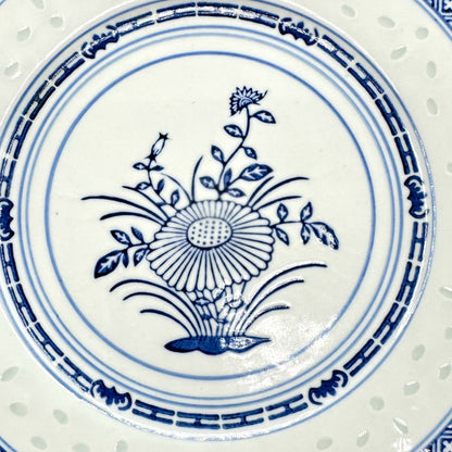 Chinese Blue and White Traditional Dinner Plate 9 Inches Rice / Flower Design 1970's