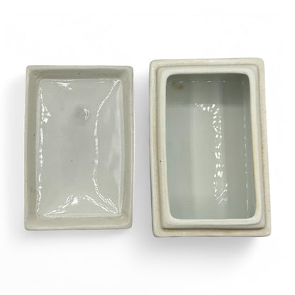 Stylish blue and white Chinese ceramic trinket box / ink box, showcasing traditional porcelain design from 1920-1950.