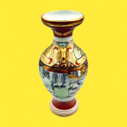 Meiji Period hand-painted Kutani vase with foo dog handles 25 cm tall