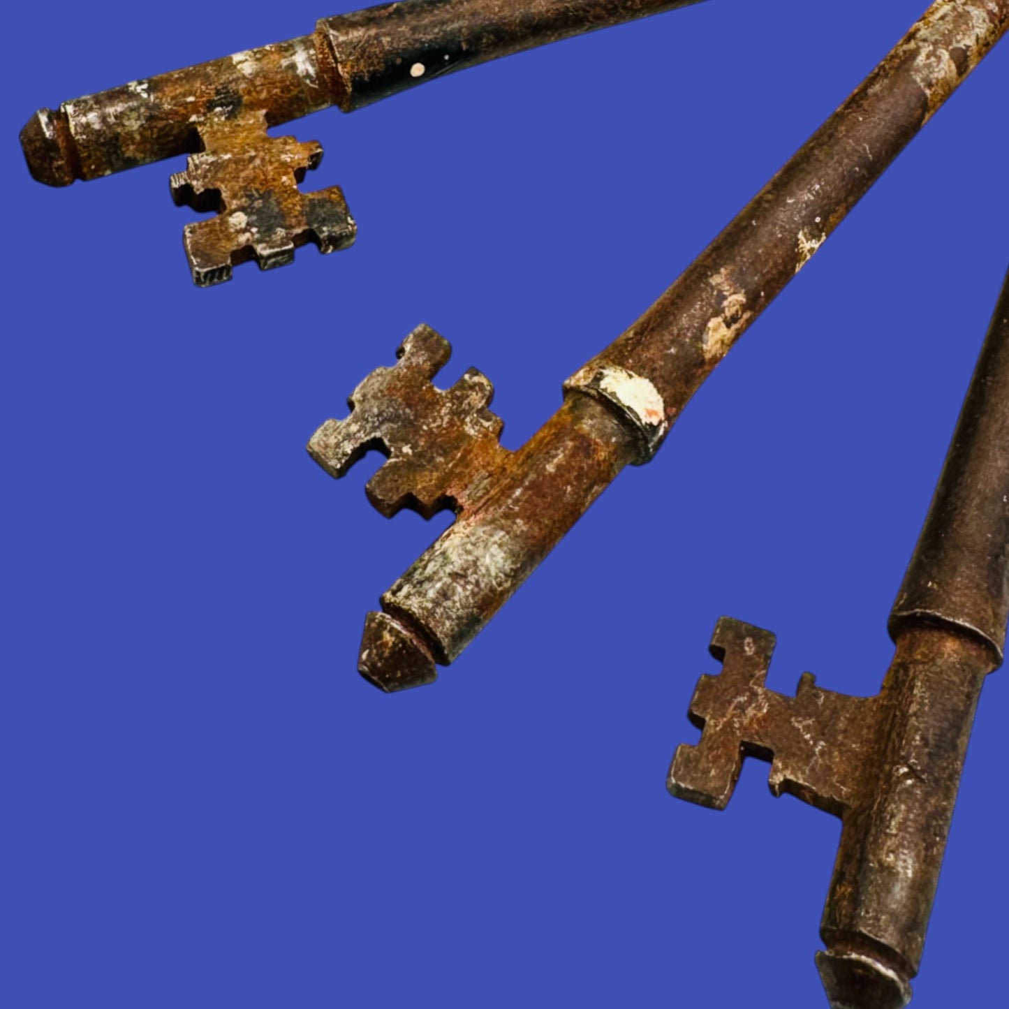 Antique Skeleton Key Ring With Three Keys – 1800s Oddity