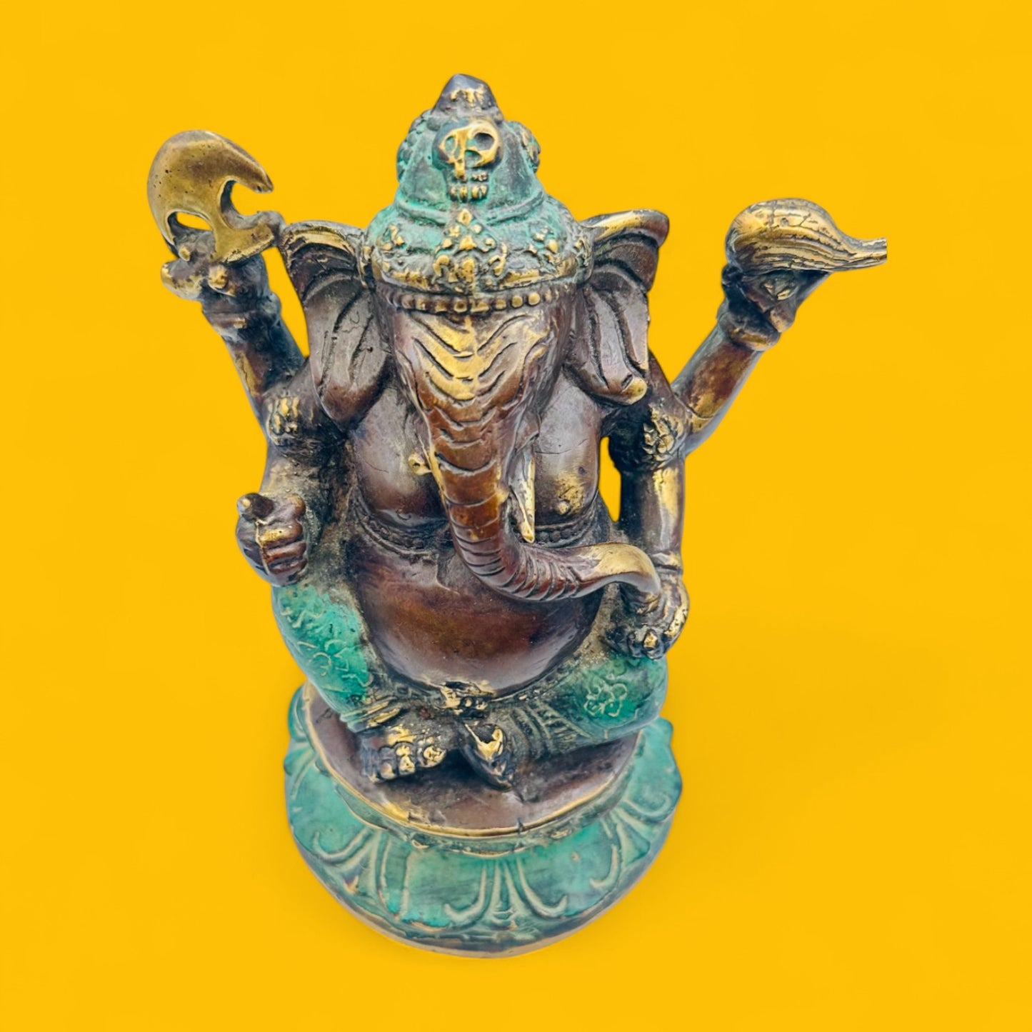 Vintage Brass Lord Ganesha Statue – Seated Hindu Deity Figurine with Patina