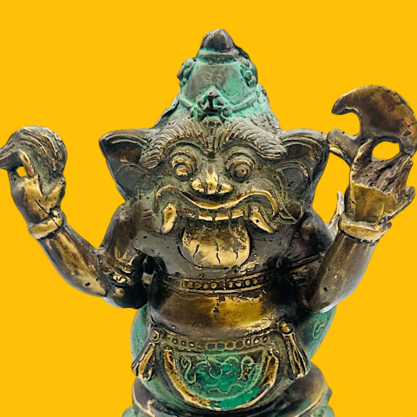 Vintage Brass Lord Ganesha Statue – Seated Hindu Deity Figurine with Patina