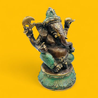 Vintage Brass Lord Ganesha Statue – Seated Hindu Deity Figurine with Patina