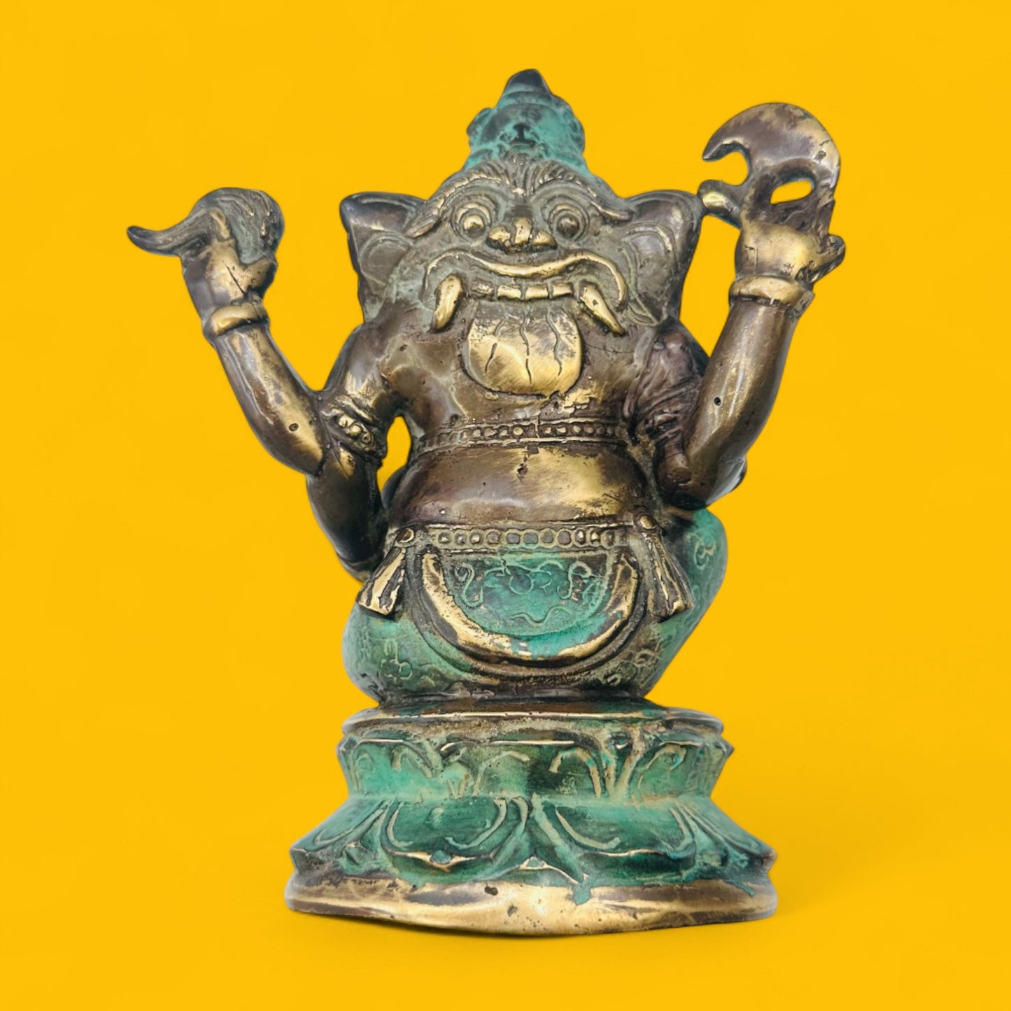 Vintage Brass Lord Ganesha Statue – Seated Hindu Deity Figurine with Patina
